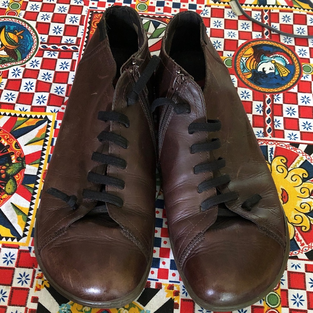 Camper Men’s Brown Leather Chukka Boots with Black Laces